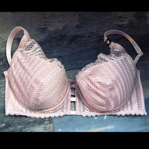 NWT Victoria’s Secret 34D bra. Pink lace plunge